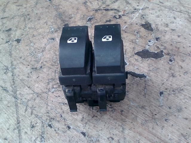 bontott RENAULT LAGUNA II Ablakemelő Kapcsoló (Pozíciófüggetlen)