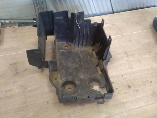 bontott RENAULT LAGUNA II Akkumulátor Tartó