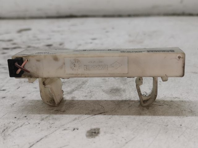 bontott RENAULT LAGUNA II Antenna Erősítő