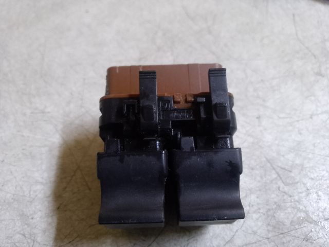 bontott RENAULT LAGUNA II Bal első Ablakemelő Kapcsoló