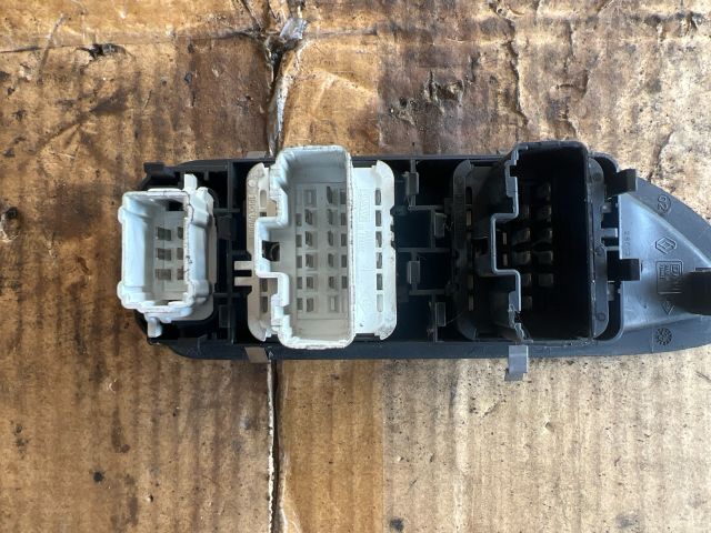 bontott RENAULT LAGUNA II Bal első Ablakemelő Kapcsoló