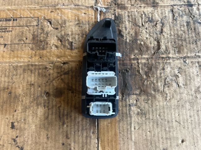 bontott RENAULT LAGUNA II Bal első Ablakemelő Kapcsoló