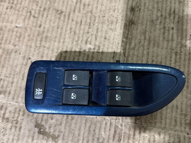 bontott RENAULT LAGUNA II Bal első Ablakemelő Kapcsoló