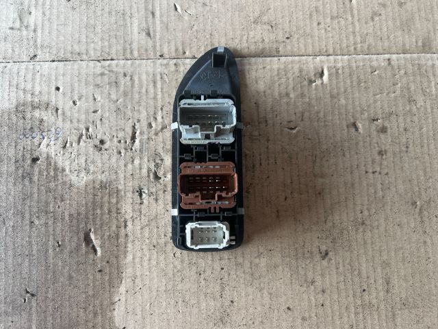 bontott RENAULT LAGUNA II Bal első Ablakemelő Kapcsoló
