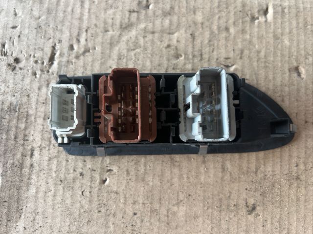 bontott RENAULT LAGUNA II Bal első Ablakemelő Kapcsoló