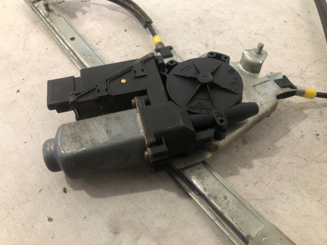 bontott RENAULT LAGUNA II Bal első Ablakemelő Szerkezet (Elektromos)