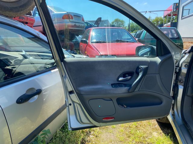 bontott RENAULT LAGUNA II Bal első Ajtó (Részeivel)