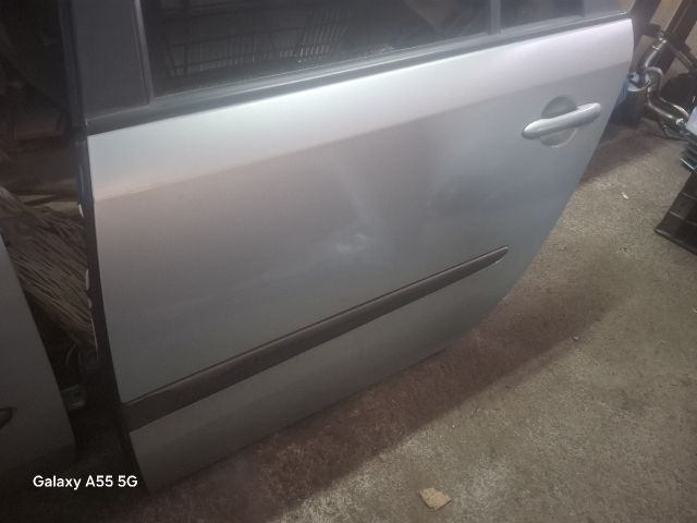 bontott RENAULT LAGUNA II Bal hátsó Ajtó (Részeivel)