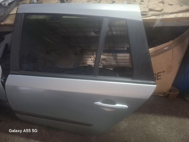 bontott RENAULT LAGUNA II Bal hátsó Ajtó (Részeivel)