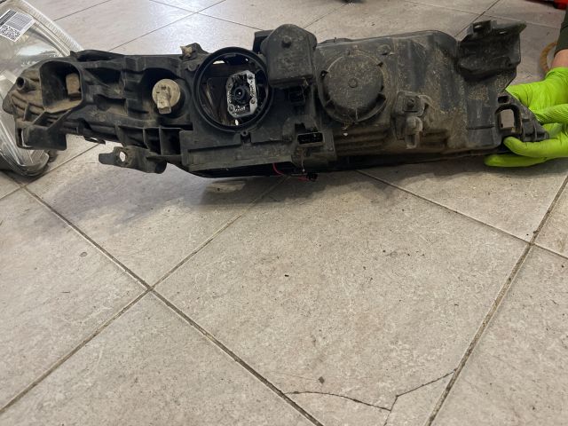 bontott RENAULT LAGUNA II Bal Xenon Fényszóró