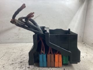 bontott RENAULT LAGUNA II Biztosítéktábla Doboz