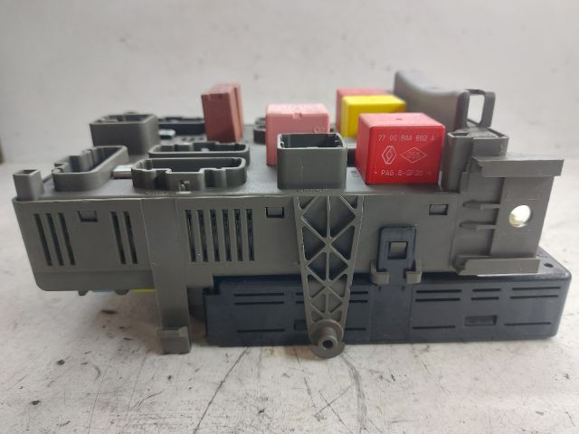 bontott RENAULT LAGUNA II Biztosítéktábla Doboz