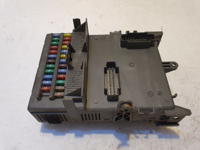 bontott RENAULT LAGUNA II Biztosítéktábla Utastér