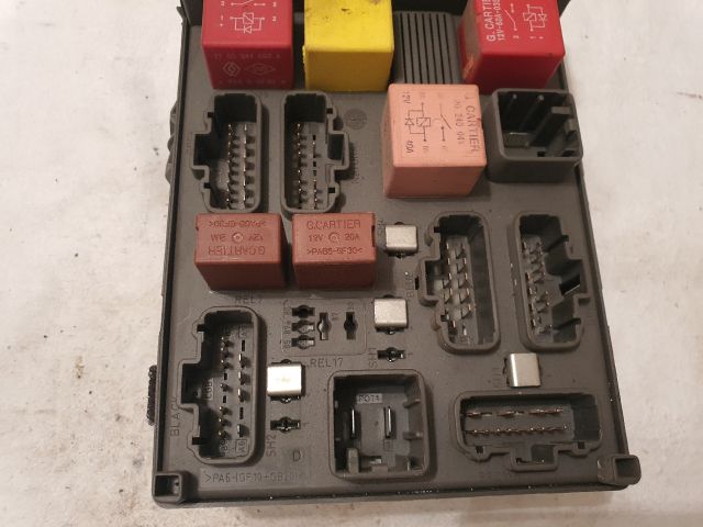 bontott RENAULT LAGUNA II Biztosítéktábla Utastér