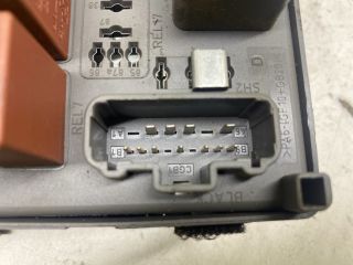 bontott RENAULT LAGUNA II Biztosítéktábla Utastér