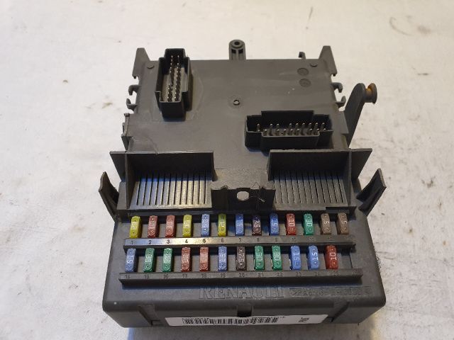 bontott RENAULT LAGUNA II Biztosítéktábla Utastér