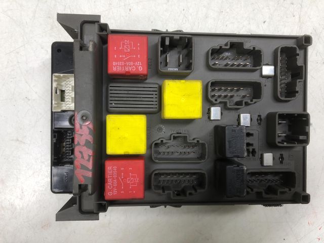 bontott RENAULT LAGUNA II Biztosítéktábla Utastér