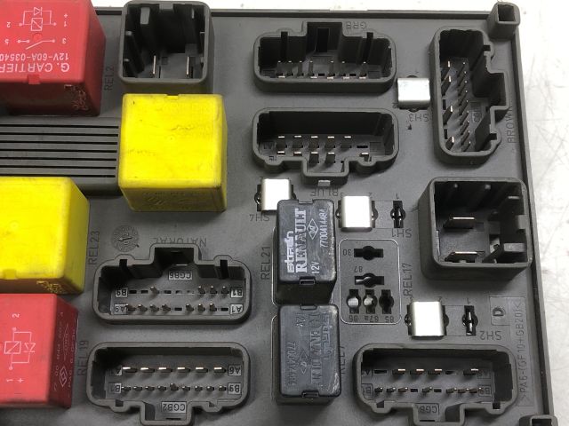 bontott RENAULT LAGUNA II Biztosítéktábla Utastér