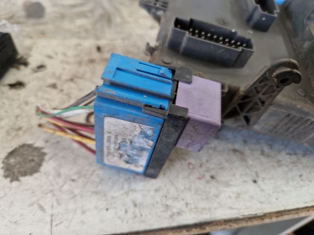 bontott RENAULT LAGUNA II Biztosítéktábla Utastér