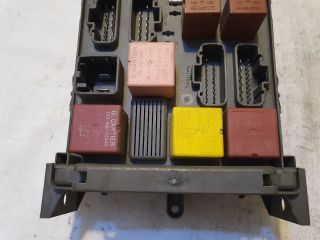 bontott RENAULT LAGUNA II Biztosítéktábla Utastér