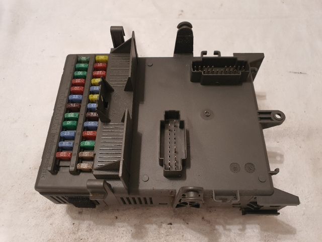 bontott RENAULT LAGUNA II Biztosítéktábla Utastér