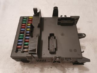 bontott RENAULT LAGUNA II Biztosítéktábla Utastér