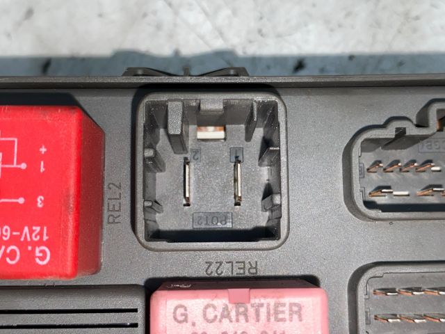 bontott RENAULT LAGUNA II Biztosítéktábla Utastér