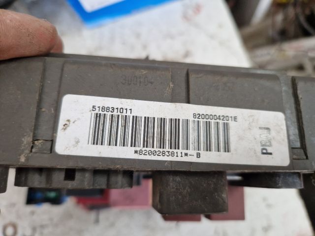 bontott RENAULT LAGUNA II Biztosítéktábla Utastér