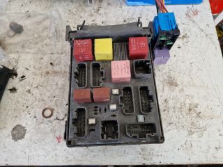 bontott RENAULT LAGUNA II Biztosítéktábla Utastér