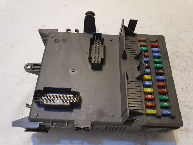 bontott RENAULT LAGUNA II Biztosítéktábla Utastér