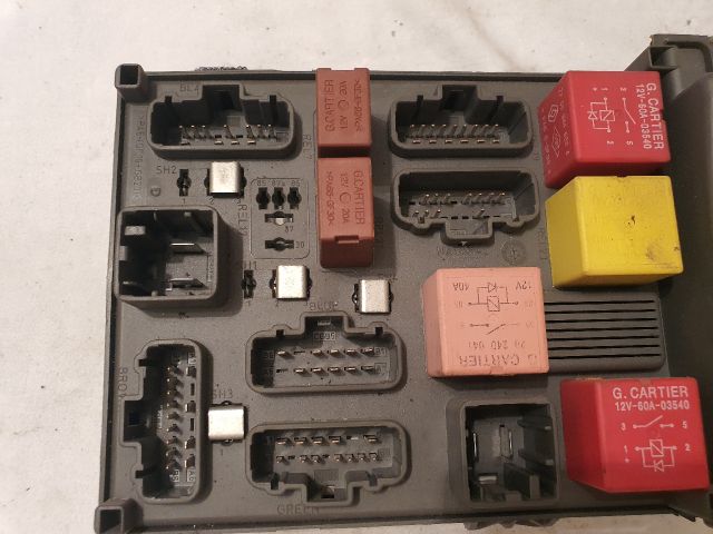 bontott RENAULT LAGUNA II Biztosítéktábla Utastér