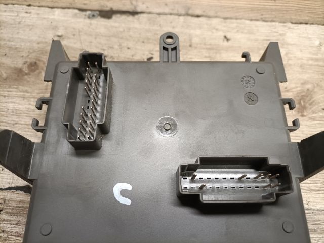 bontott RENAULT LAGUNA II Biztosítéktábla Utastér