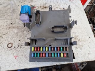 bontott RENAULT LAGUNA II Biztosítéktábla Utastér