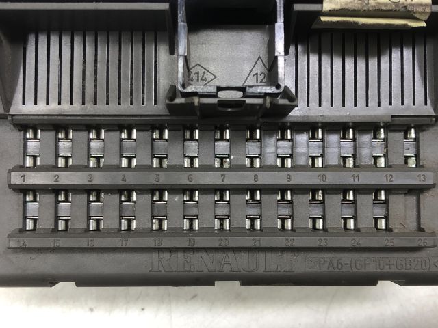 bontott RENAULT LAGUNA II Biztosítéktábla Utastér