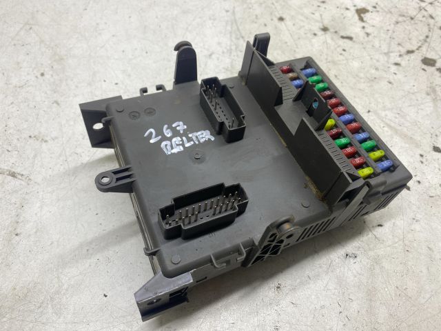 bontott RENAULT LAGUNA II Biztosítéktábla Utastér