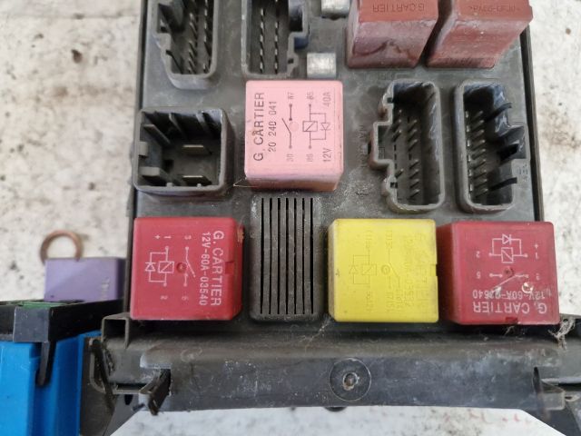 bontott RENAULT LAGUNA II Biztosítéktábla Utastér