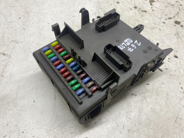 bontott RENAULT LAGUNA II Biztosítéktábla Utastér