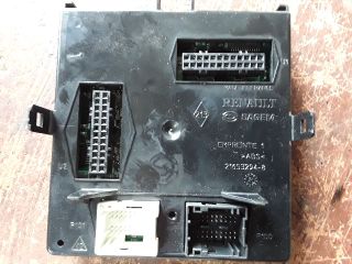 bontott RENAULT LAGUNA II Biztosítéktábla Utastér