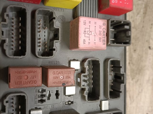 bontott RENAULT LAGUNA II Biztosítéktábla Utastér