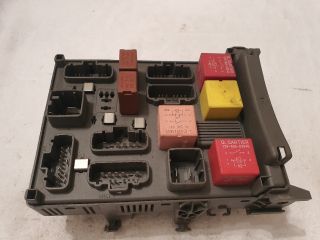 bontott RENAULT LAGUNA II Biztosítéktábla Utastér