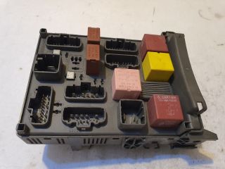 bontott RENAULT LAGUNA II Biztosítéktábla Utastér