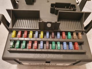 bontott RENAULT LAGUNA II Biztosítéktábla Utastér