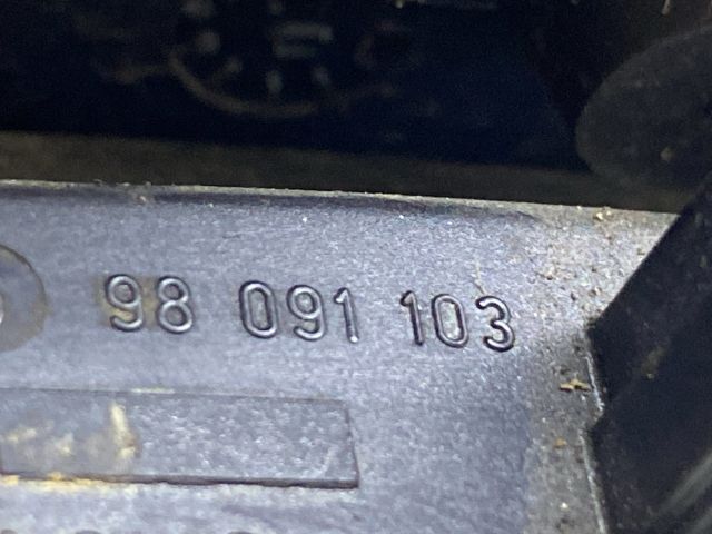 bontott RENAULT LAGUNA II Csomagtér Nyitó Kar / Gomb