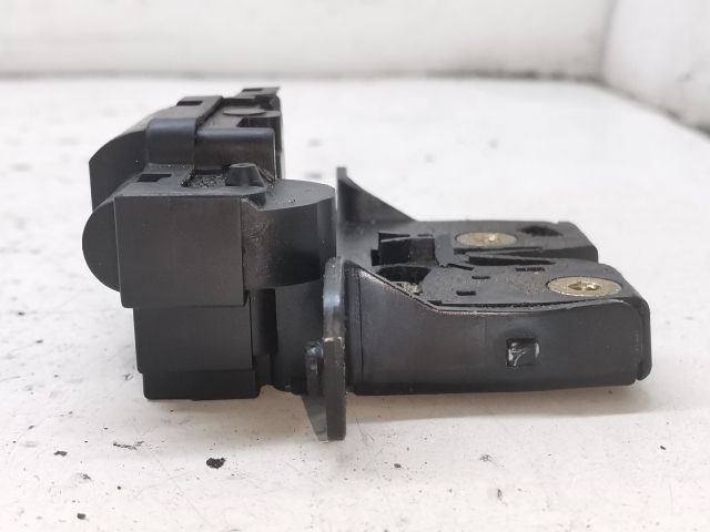 bontott RENAULT LAGUNA II Csomagtérajtó Zárszerkezet