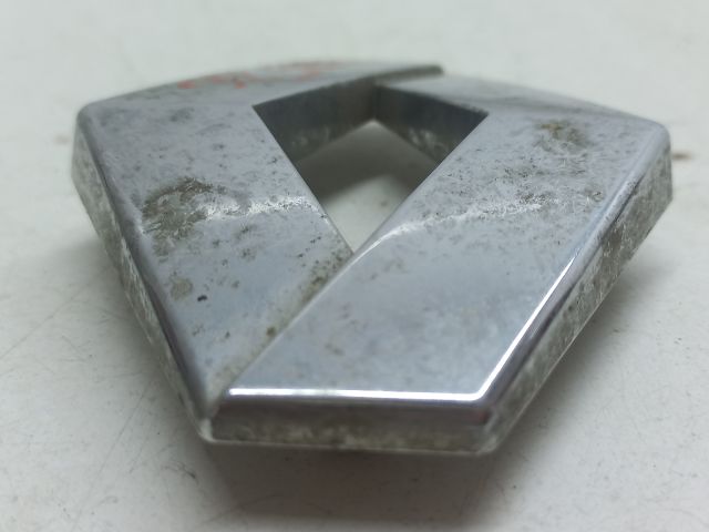 bontott RENAULT LAGUNA II Első Embléma