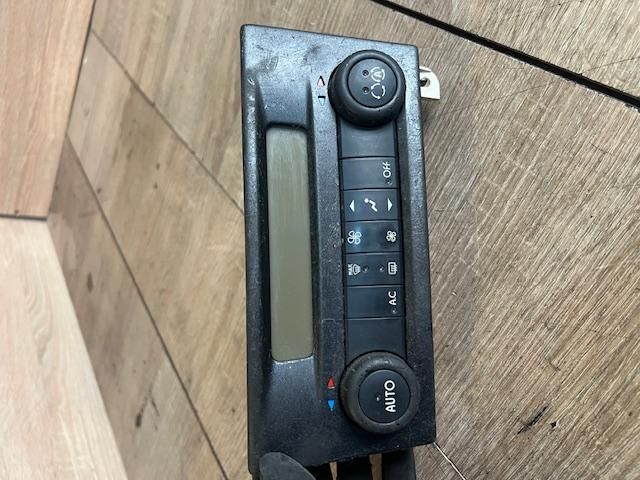 bontott RENAULT LAGUNA II Fűtéskapcsoló (digit klímás)