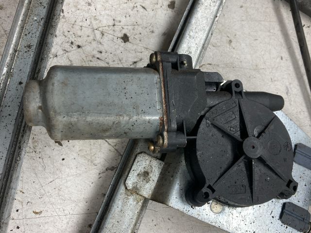 bontott RENAULT LAGUNA II Jobb első Ablakemelő Szerkezet (Elektromos)