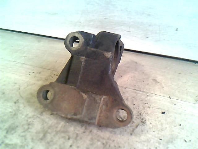 bontott RENAULT LAGUNA II Jobb első Féltengely Tartó