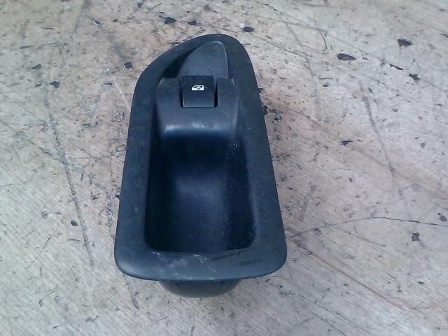 bontott RENAULT LAGUNA II Jobb hátsó Ablakemelő Kapcsoló