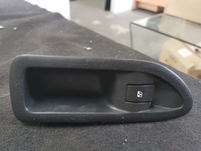 bontott RENAULT LAGUNA II Jobb hátsó Ablakemelő Kapcsoló